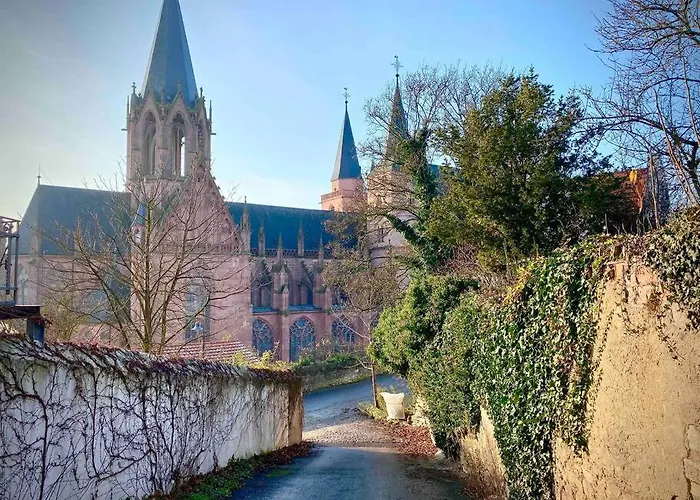 Altstadt Pur!an Der Wunderschoenen Katharinenkirche *