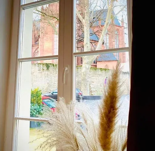 Altstadt Pur!an Der Wunderschoenen Katharinenkirche * Oppenheim